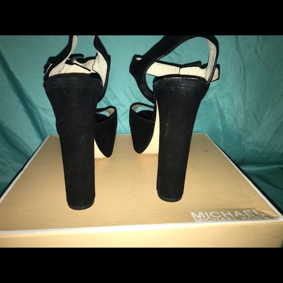 Micheal Kors suede platforms - Picture 3 of 6